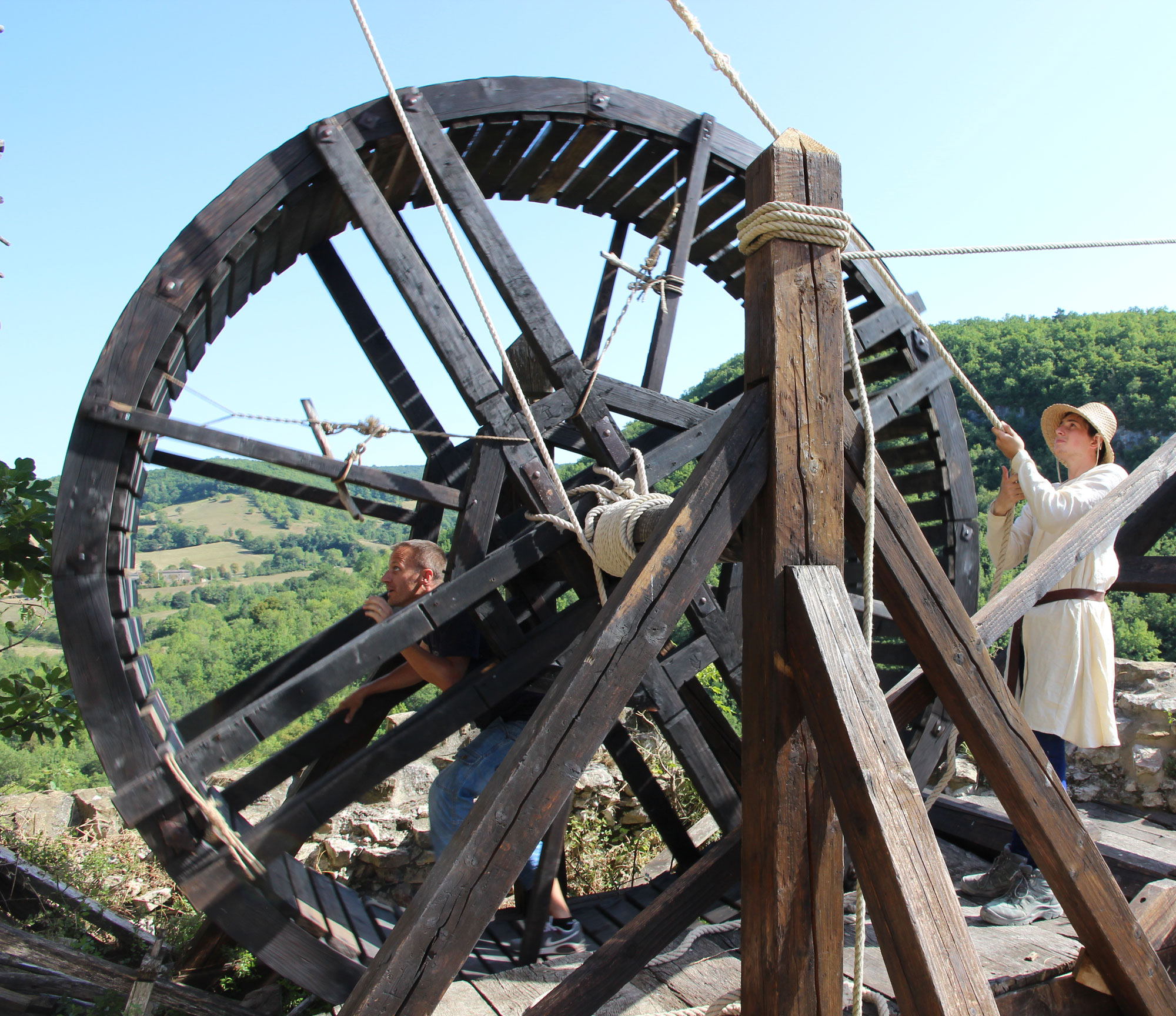 TRAVAUX DE RESTAURATION avec la ROUE ÉCUREUIL